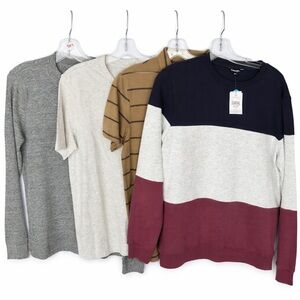 NWT Bundle of 4 Old Navy Men’s Shirts – Size M – Long Sleeve & Tees